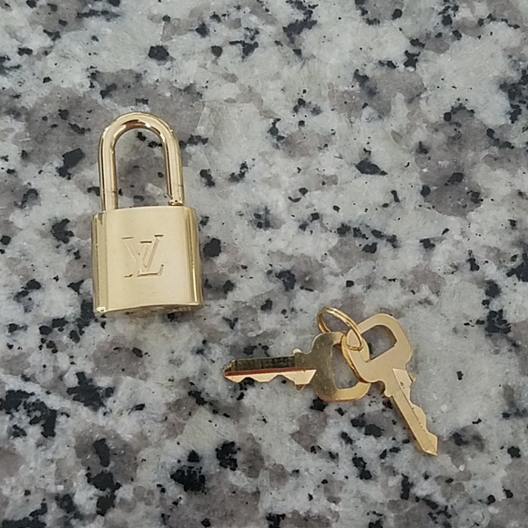 Louis Vuitton Lock & Key - Picture 4 of 4